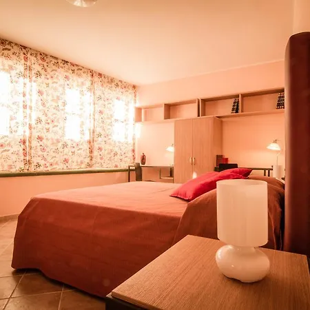 Aparthotel Dimora De Mauro 4*